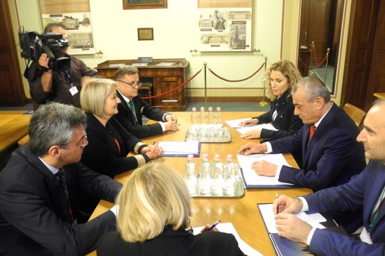 Predsjedavajuća Predstavničkog doma Borjana Krišto i predsjedavajući Doma naroda PSBiH Ognjen Tadić razgovarali sa predsjednikom Parlamenta Albanije